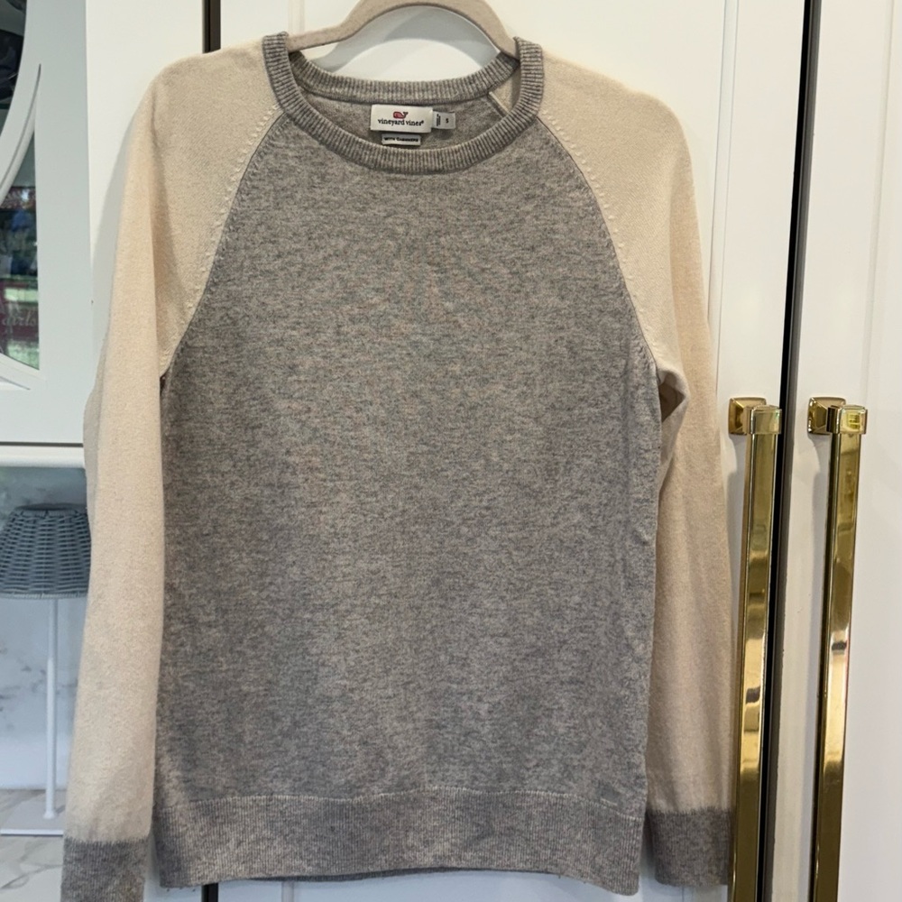 VINEYARD VINES GRAY and CREAM CASHMERE BLEND SWEATER, Size Small •LIKE NEW•